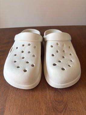 Source Unknown White Men's Slip-On Vented Clogs